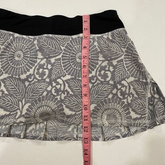 Lululemon Pace Setter Skirt Gray Floral Print Size 4 Running Athletic Skort - Picture 6 of 7